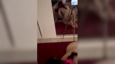 Moglie sarda fa un pompino bendata