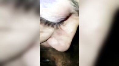 Bocchino e sesso in macchina con fidanzata bionda