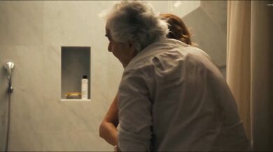 Valeria Golino - Les estivants (2018) scena hot