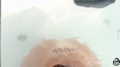 LadyCobra scopata da Lucas in jacuzzi