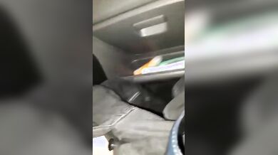 Pompino in macchina pov in auto