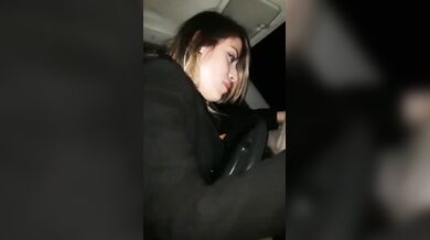 Pompino in macchina pov in auto