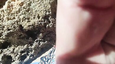 Pompino con ingoio Milf tettona in spiaggia