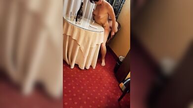 Scopata da bull sulla sedia