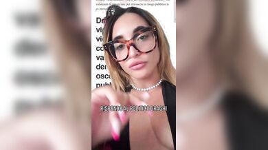 Risposta dela pornostar Sar4