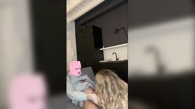 As1a V1tale fa un bel pompino al suo fan