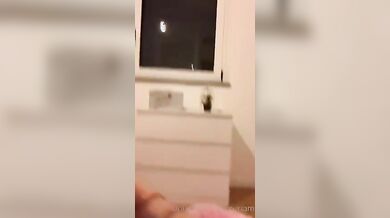 Pompino calda tettona siliconata napoletana