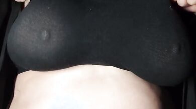 Ghiaccio sui miei capezzoli