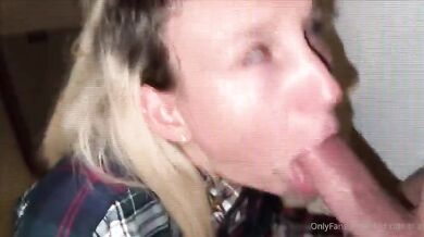 Pompino deepthroat con scopata e venuta in bocca