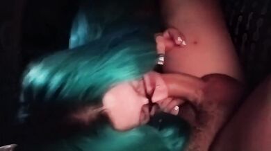 Moglie italiana me lo spompina bene in macchina