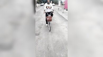 Esibizionista in bicicletta