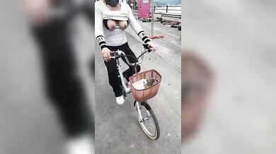 Esibizionista in bicicletta