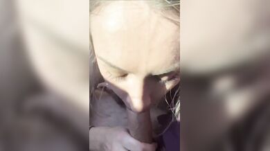 Pompino in macchina fidanzata bionda