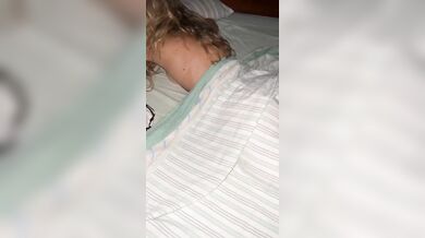 Ditalino a sorellastra italiana bionda