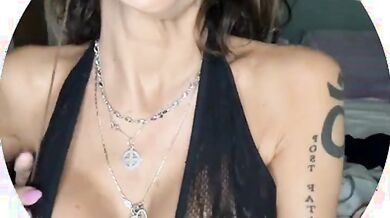 Manteniamolo duro con queste tettone