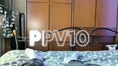 Pompino da C4ndy Layl4 sexy cameriera tettona