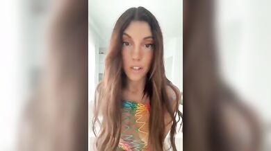 Guardami bene mentre mi masturbo per te Of