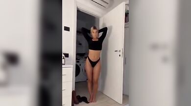 Pompino con ingoio fidanzata bionda italiana