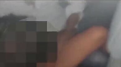 Trio cuckold in auto con fidanzata condivisa