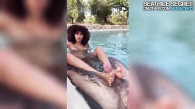 Sesso in piscina morettina fica