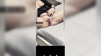 Orgasmo di una Milf italiana fica