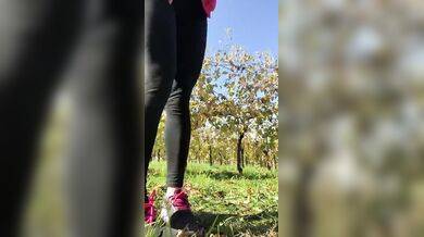 Selfie Milf culona all'aperto