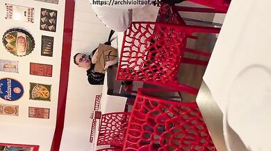 Pompino in pizzeria e gran scopata a casa con tatuata fica