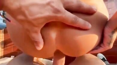 Milf profumosa scopata sul balcone in pieno giorno