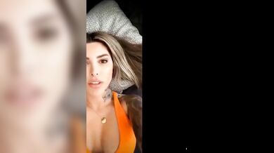 Diretta Of famosa tettona social