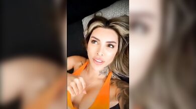 Diretta Of famosa tettona social