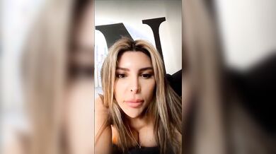 Diretta Of famosa tettona social