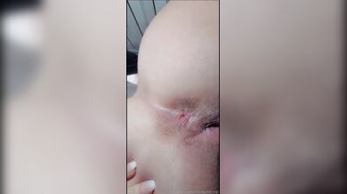 Puliscimi questo culo con la lingua