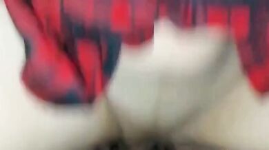 Filmino cuckold condividendo giovane moglie