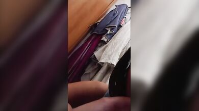 DIciottenne italiana si masturba con la spzzola