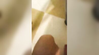 Succhia tre cazzi nella cucina del ristorante