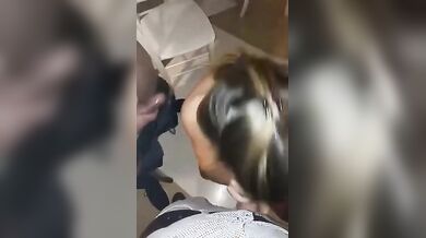 Succhia tre cazzi nella cucina del ristorante