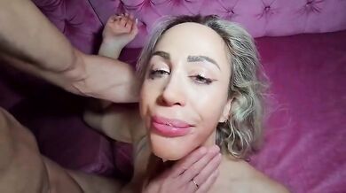 Milf bionda italiana scopata al privè da cazzone