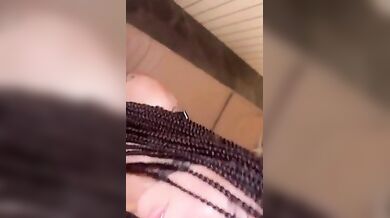 Ragazza con le treccine tatuata scopata e sborrata in bocca of