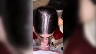 Ti sei laureata? Brava adesso inginocchiati e fammi un pompino