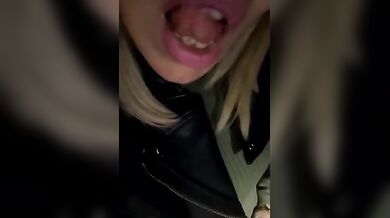 Emanuela Botto mostra le sue tettone e si masturba in auto of