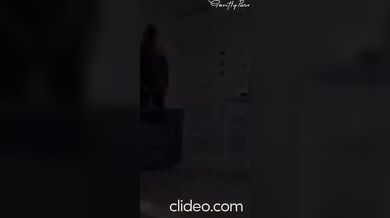 Ragazza esibizionista fica da scopare