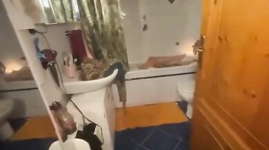 Pizza a domicilio con scopata tettona e sborra in faccia