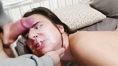 Brava troia tutta sborrata in faccia