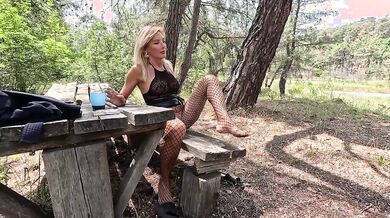 Pomeriggio con moglie tettona esibizionista