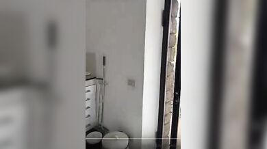 Moglie italiana sculacciata e presa a novanta