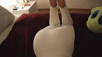 La cuginetta pompinara ingoia tutto