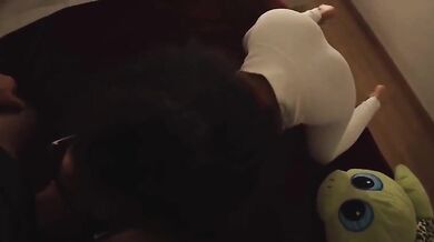 La cuginetta pompinara ingoia tutto