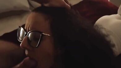 La cuginetta pompinara ingoia tutto