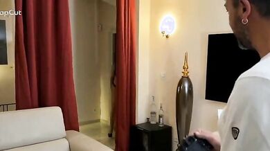 Famosa pornostar in trio con 19 enne di ofans