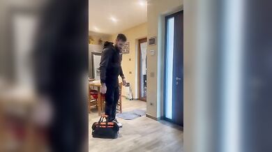 Non ha soldi e salda il conto con l'idraulico in natura